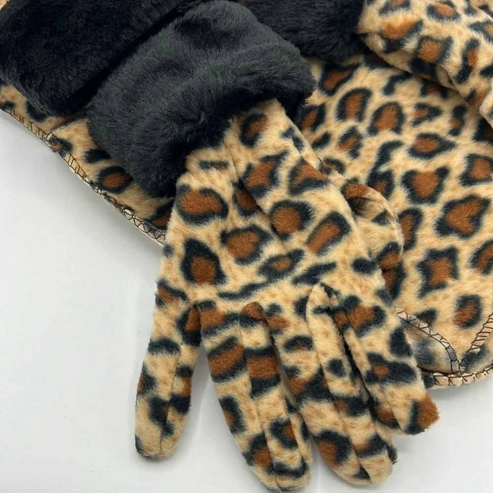 NOLLIA JUNIORS SIZE SCARF HAT AND GLOVE SET NEW WITH TAGS ANIMAL PRINT